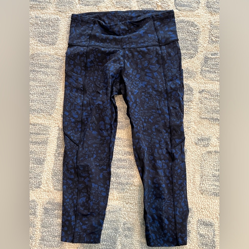 Lululemon fast and free crop. Size 6